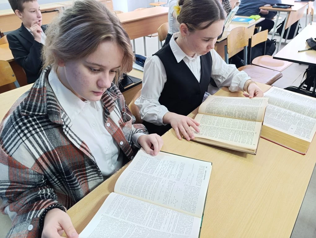 22 ноября отмечается День словарей и энциклопедий в России. - img20251124160255